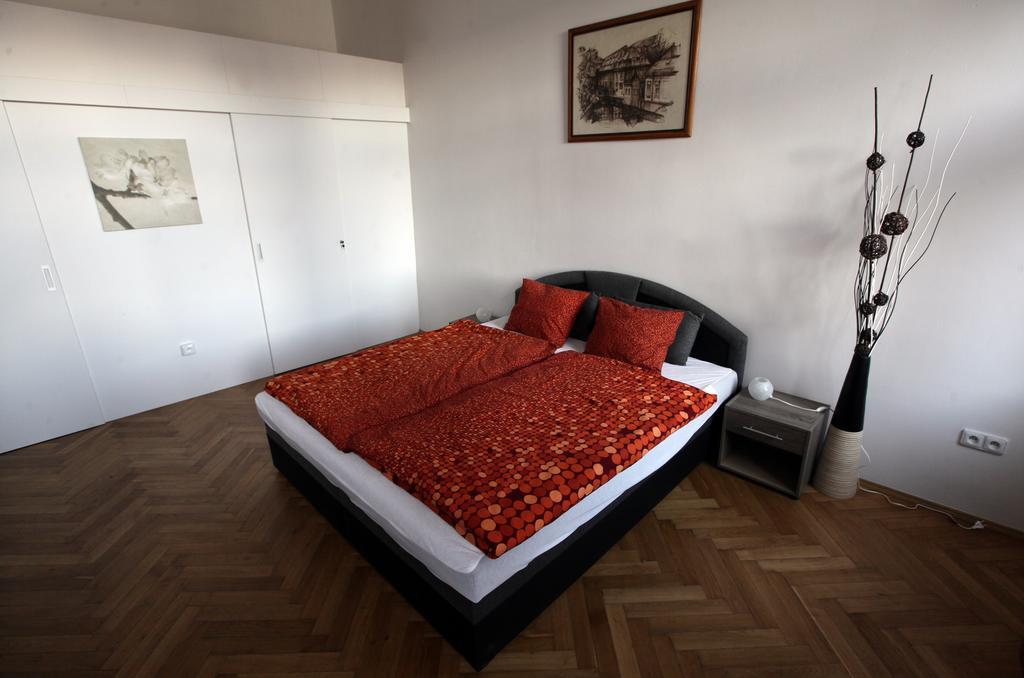 Carpe Diem Prague Apartment Bagian luar foto