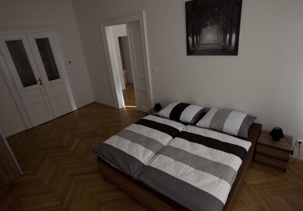 Carpe Diem Prague Apartment Bagian luar foto